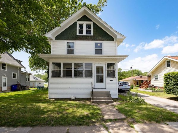 1722 Ellis Blvd NW , Cedar Rapids, IA 52405