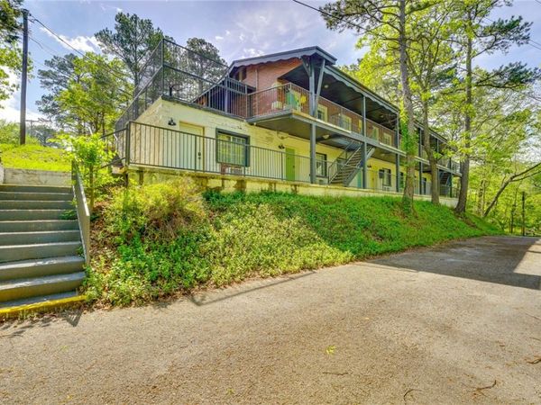 2017 E Van Buren , Eureka Springs, AR 72632