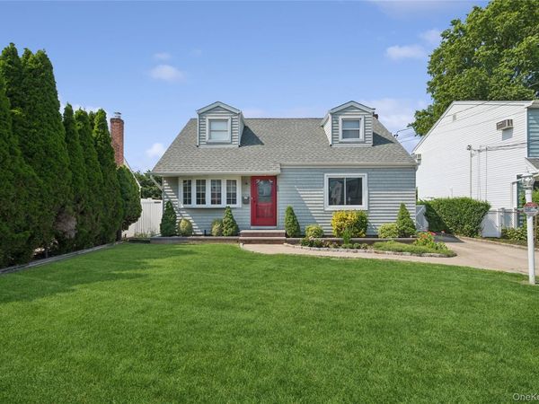 10 Audrey Avenue , Plainview, NY 11803