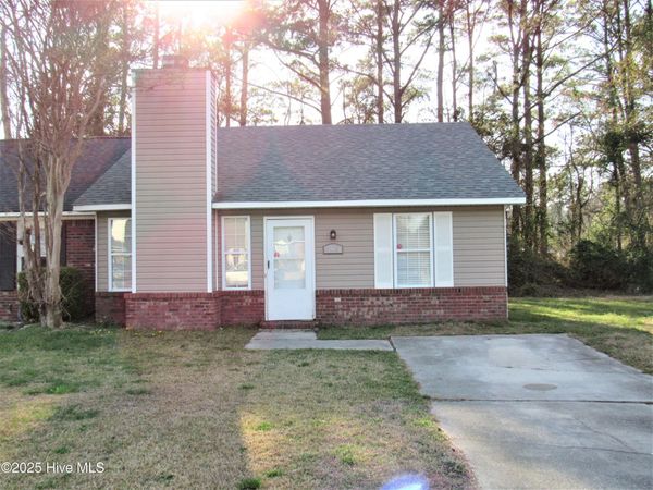 108 Glenside Court , Midway Park, NC 28544