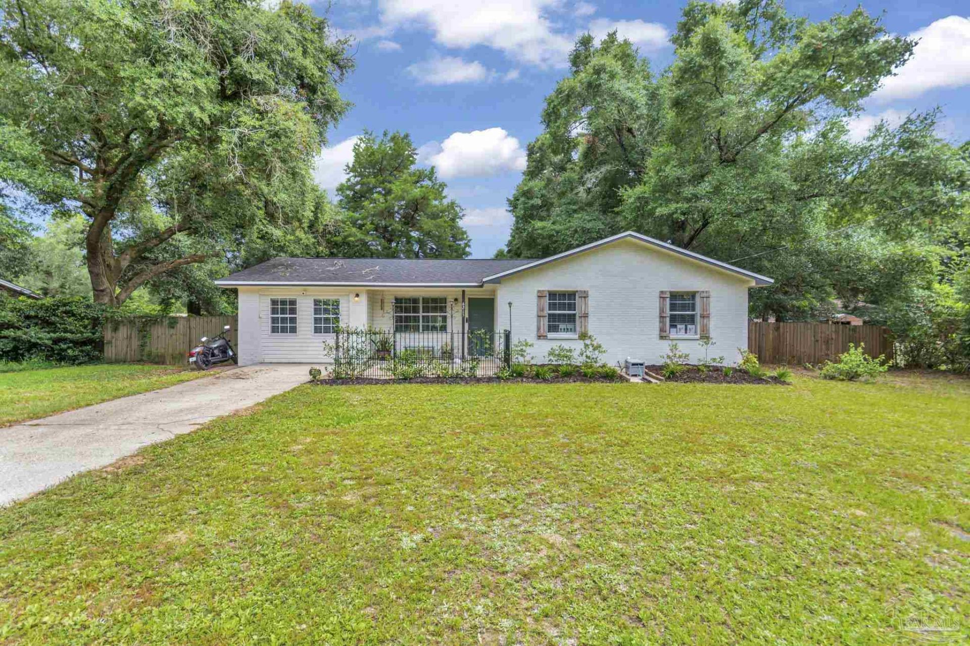 6215 Glenwood Dr, Milton, FL 32583 Main Photo