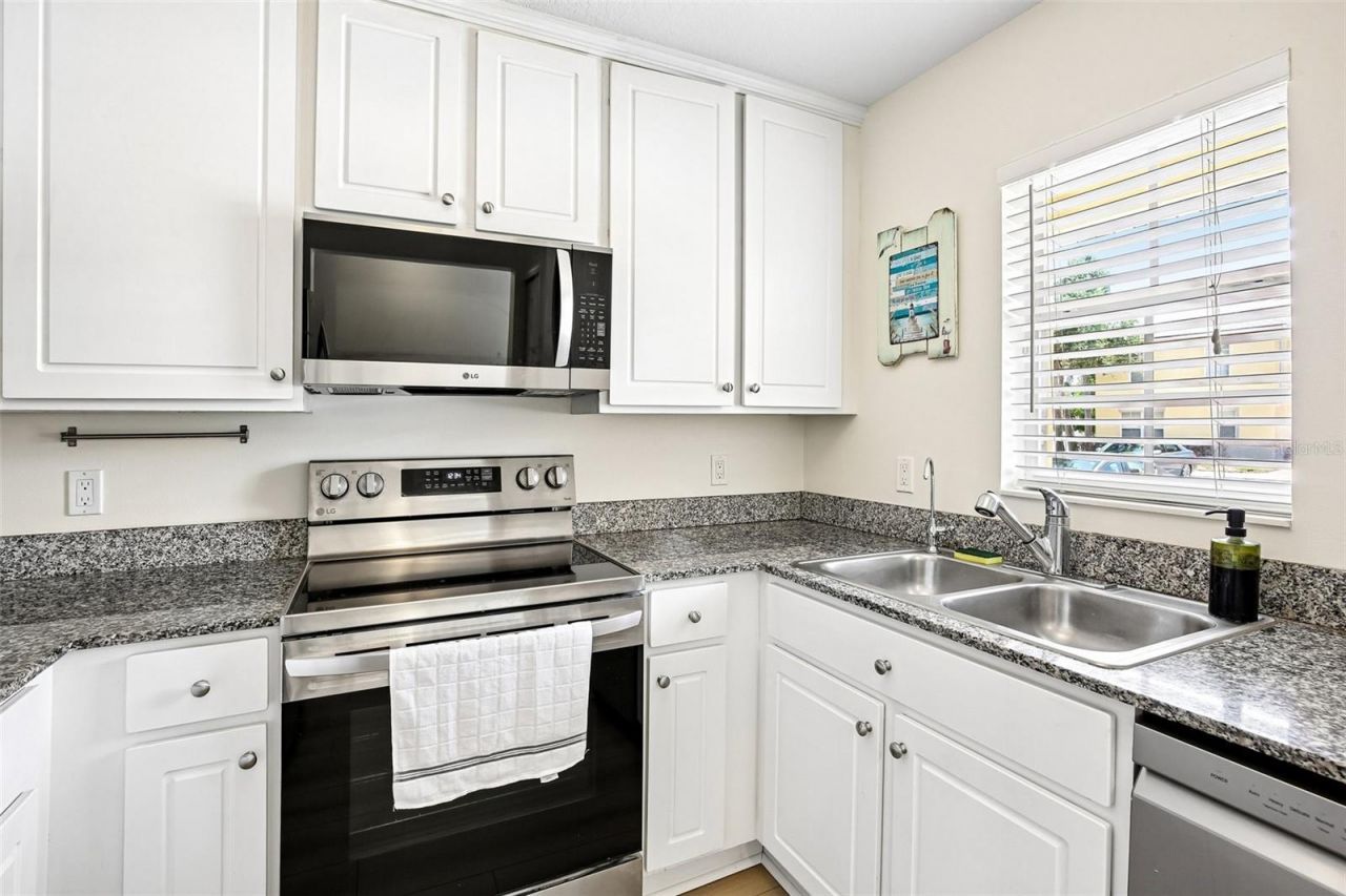 3853 Island Way , Saint Petersburg, FL 33705 Photo