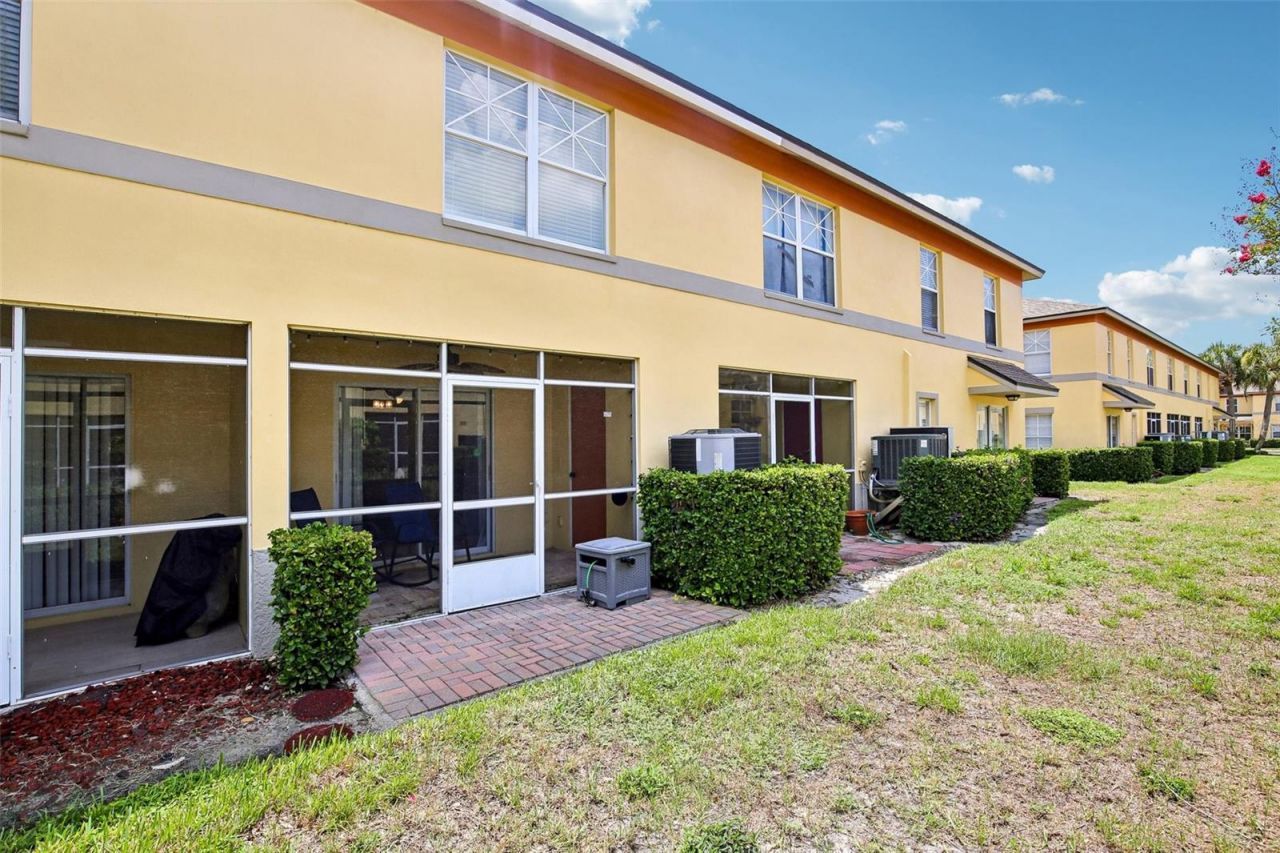3853 Island Way , Saint Petersburg, FL 33705 Photo