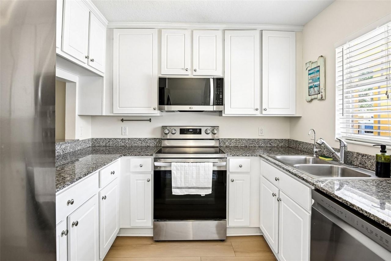 3853 Island Way , Saint Petersburg, FL 33705 Photo