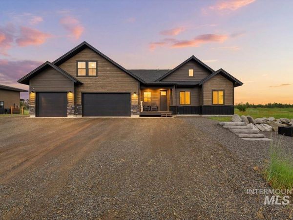 13152 Hawks Bay Rd, Donnelly, ID 83615