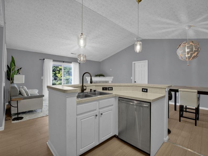 6200 Harbour Pointe, Unit 301, Columbus, OH 43231 Photo 8