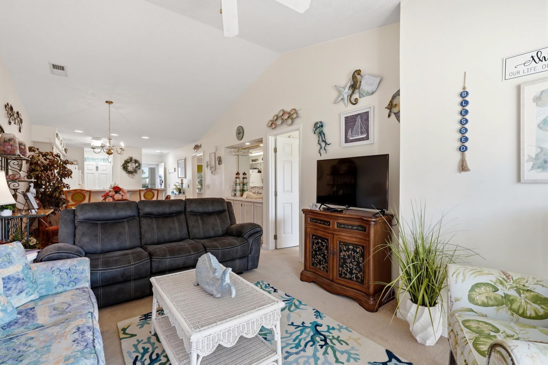684 Tupelo Ln. Photo 10