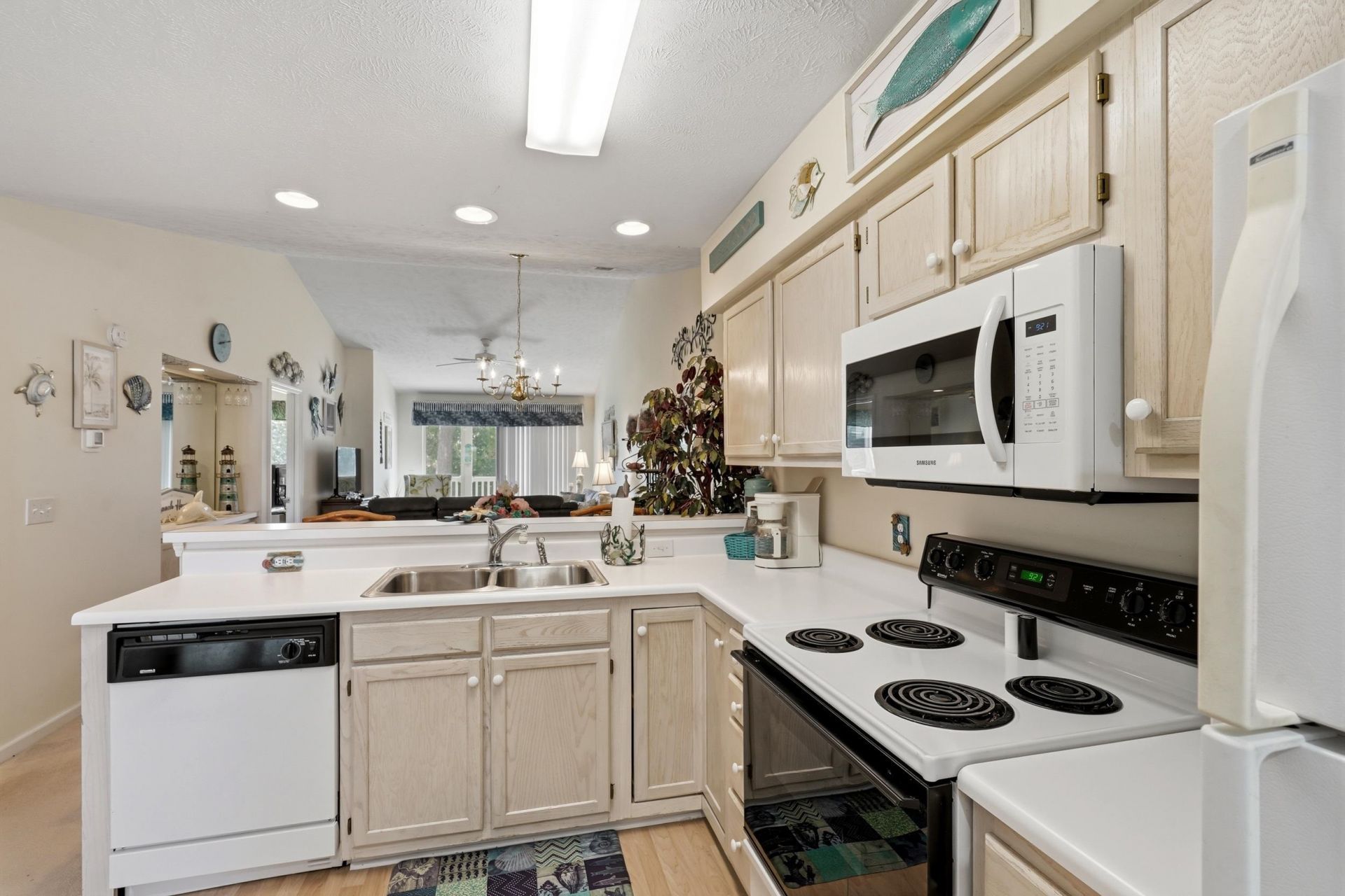 684 Tupelo Ln. Photo 2