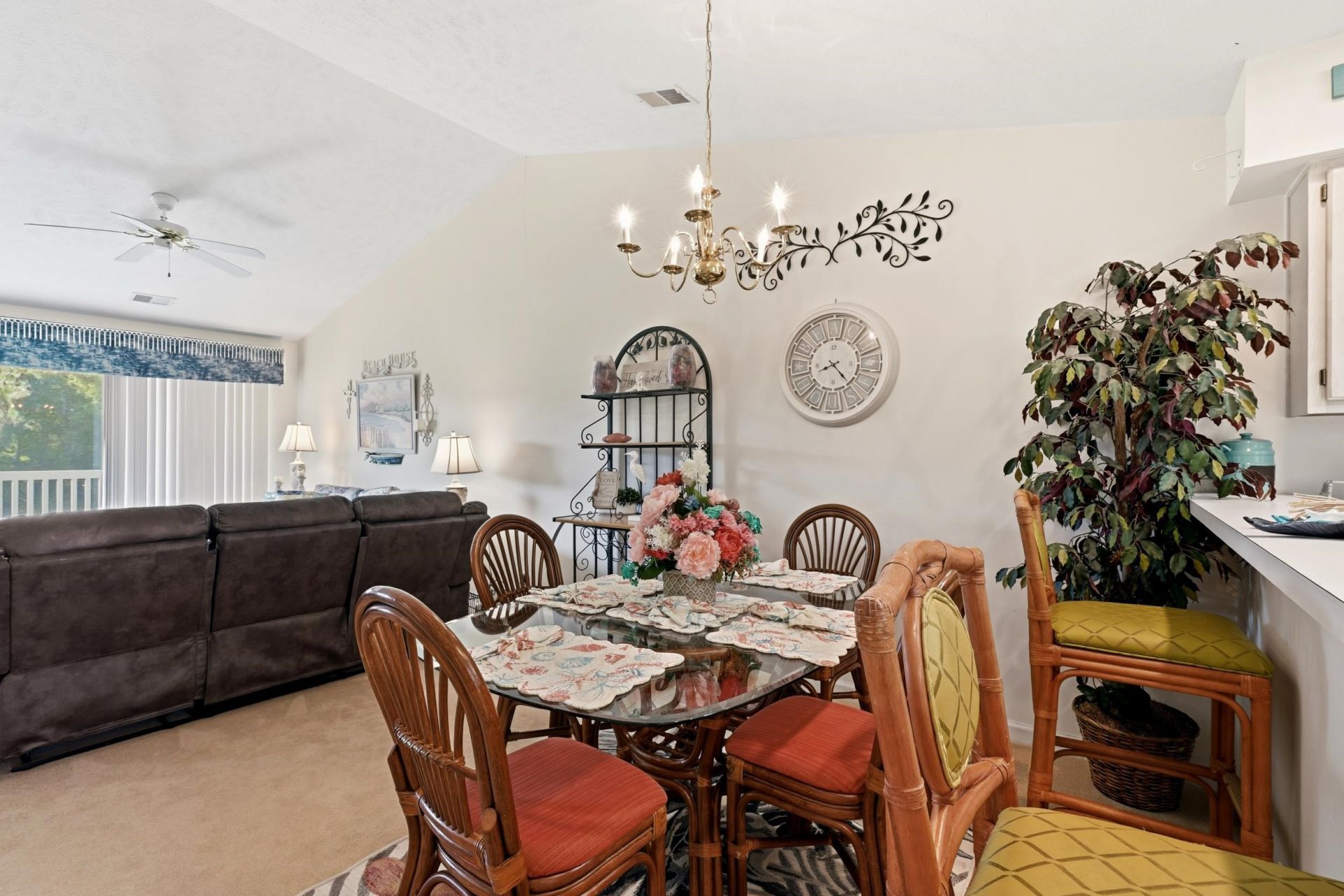684 Tupelo Ln. Photo 6