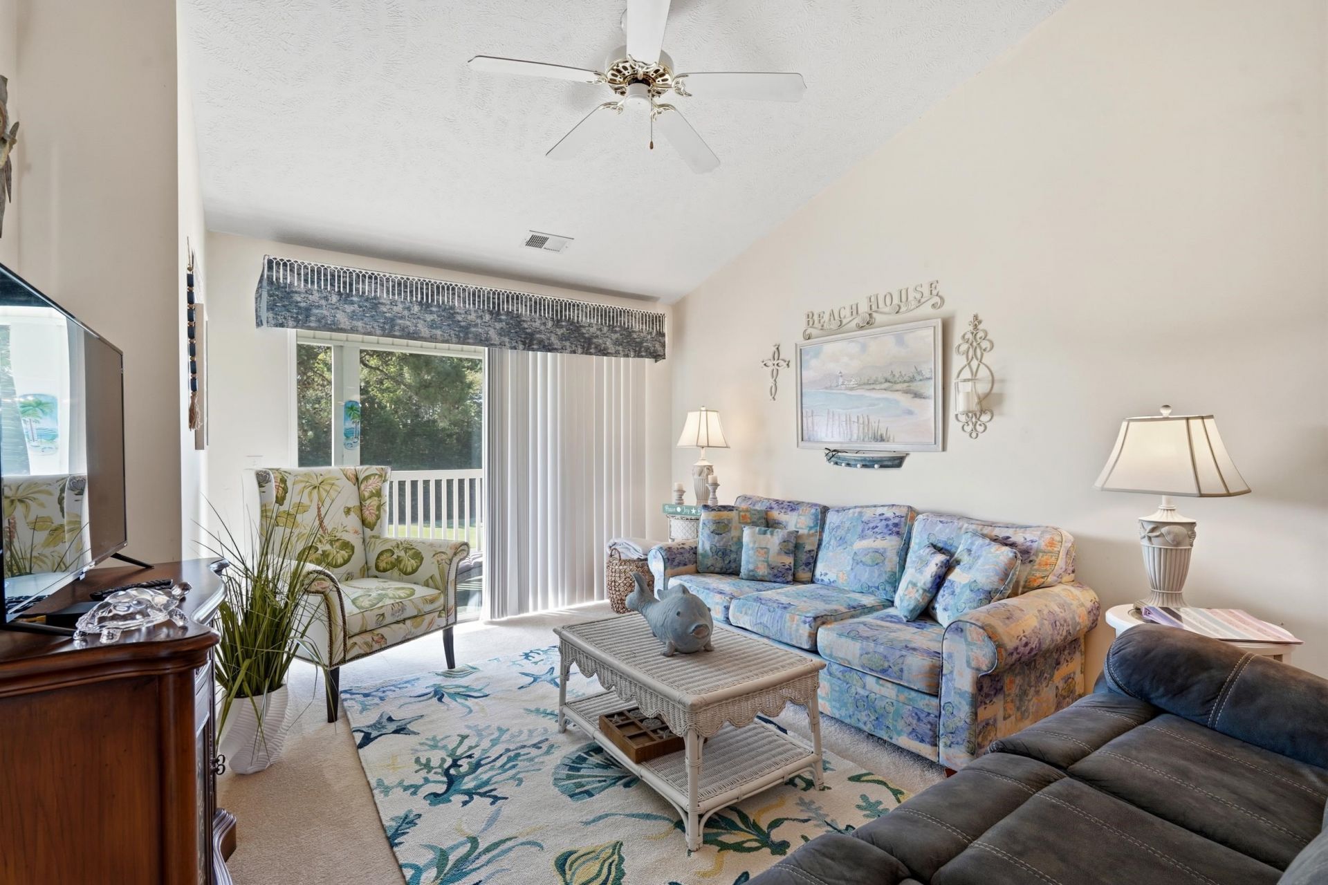 684 Tupelo Ln. Photo 9