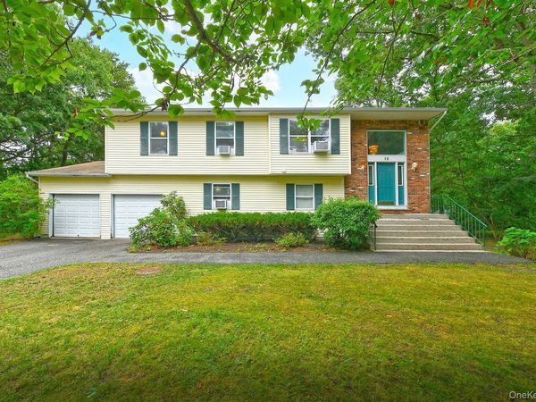10 Woodbrook Circle, Holtsville, NY 11742