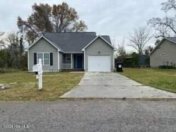 404 Seventh Street , Maysville, NC 28555