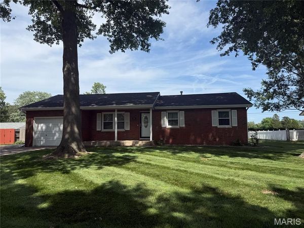 113 Whispering Oaks Drive, Bethalto, IL 62010