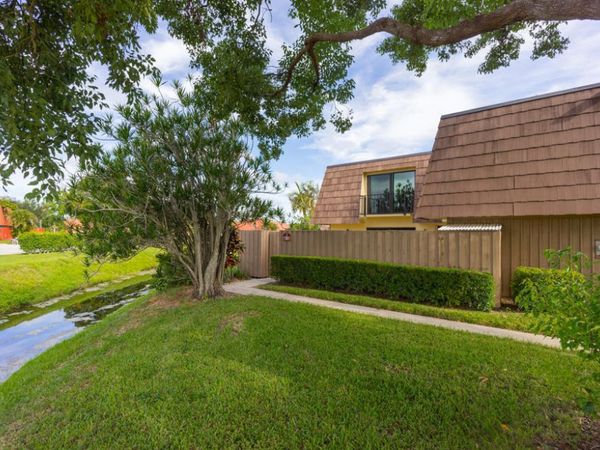 818 8th Court, Palm Beach Gardens, FL 33410