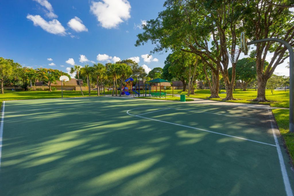 818 8th Court, Palm Beach Gardens, FL 33410 Photo