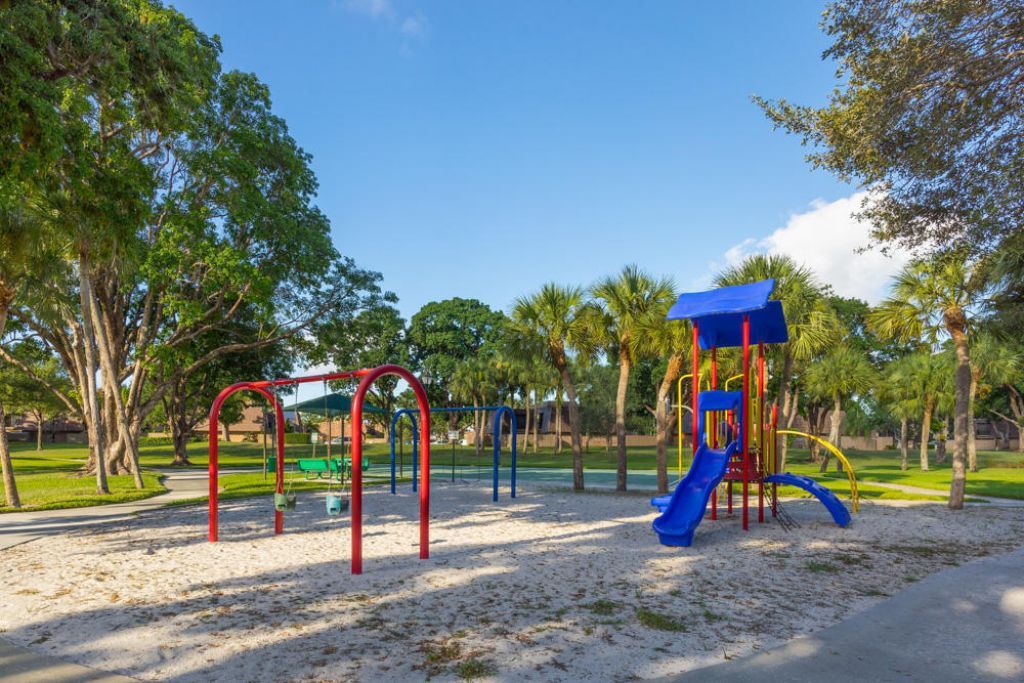 818 8th Court, Palm Beach Gardens, FL 33410 Photo