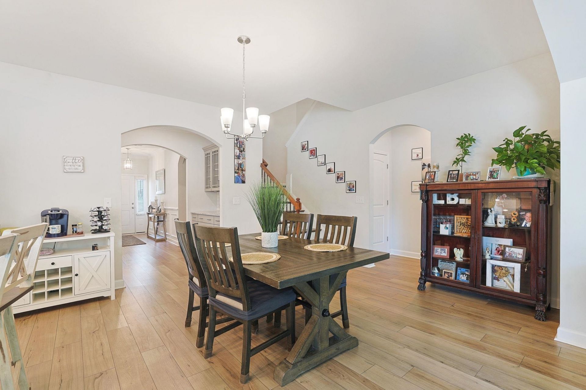 568 Canborough Lane  Photo 7