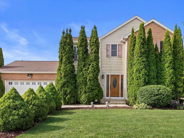 109 Prairie Dr, Walworth, WI 53184