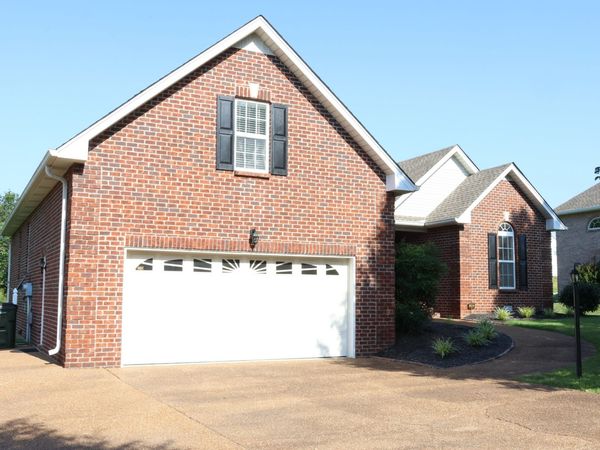 332 Hazeltine Dr , Gallatin, TN 37066