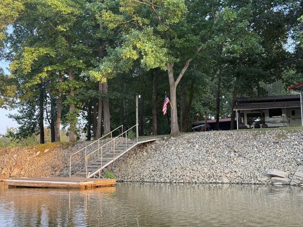 261 Lakeview Dr , Bath Springs, TN 38311