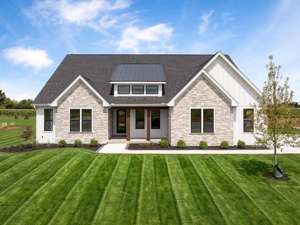 N63W35852 Frederick DRIVE, Oconomowoc, WI 53066