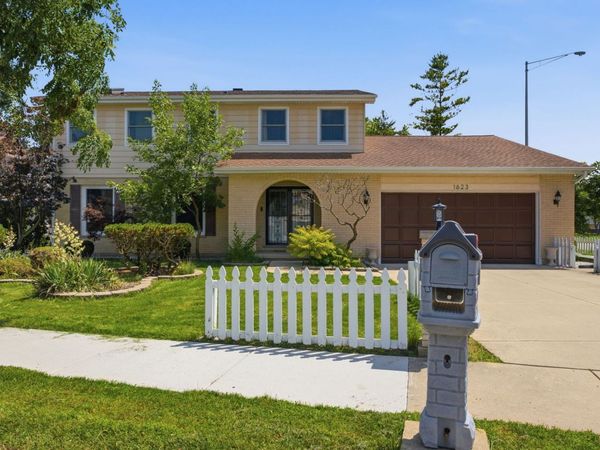 1623 W Bray Court , Arlington Heights, IL 60005