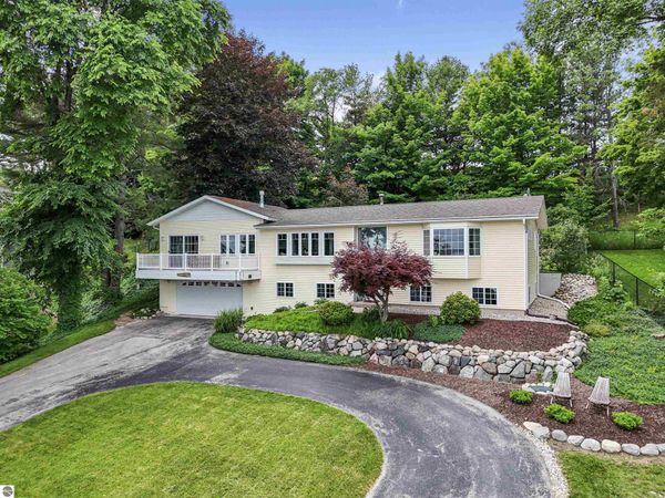 8729 Center Road, Traverse City, MI 49686