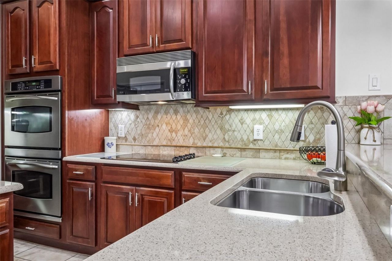 115 W Blue Water Edge Drive , Eustis, FL 32736 Photo