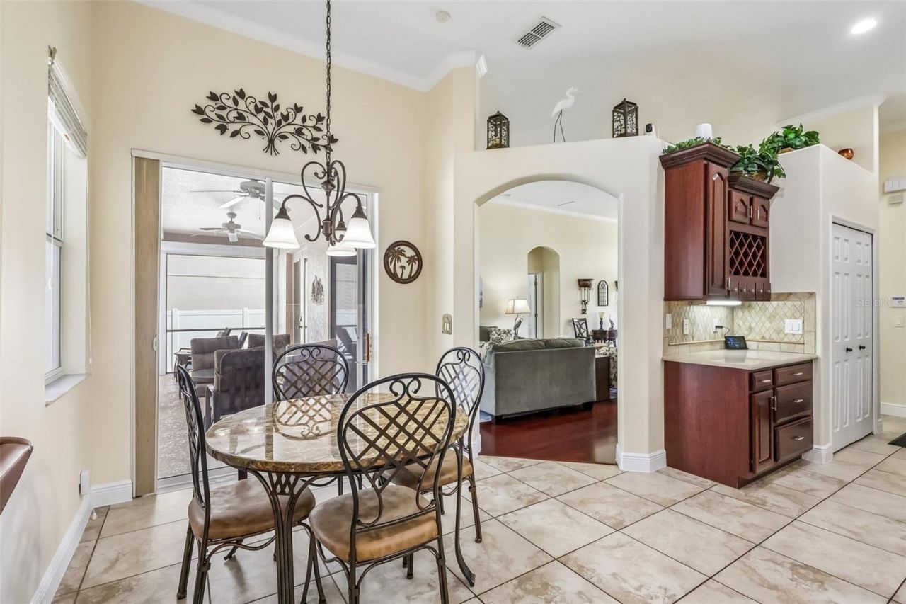 115 W Blue Water Edge Drive , Eustis, FL 32736 Photo