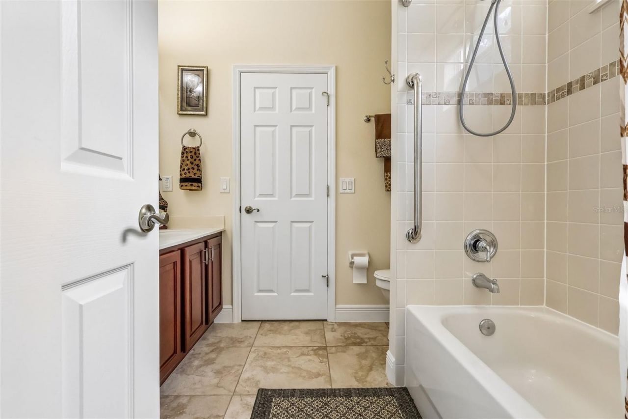 115 W Blue Water Edge Drive , Eustis, FL 32736 Photo