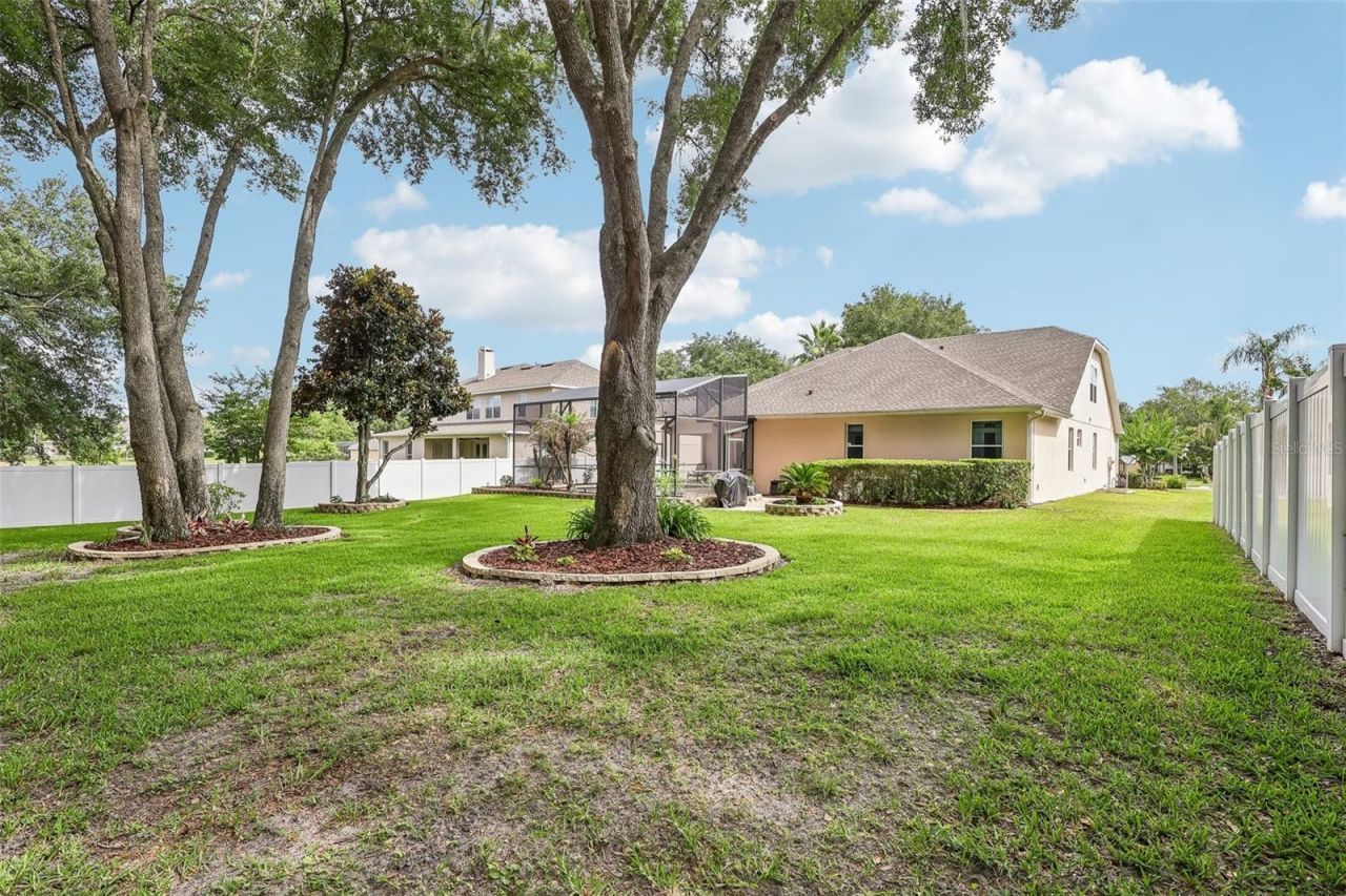 115 W Blue Water Edge Drive , Eustis, FL 32736 Photo