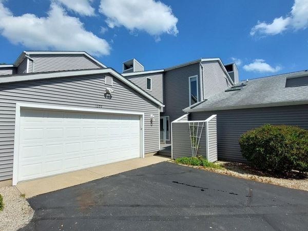 1359 Lake Shore, Brooklyn, MI 49230