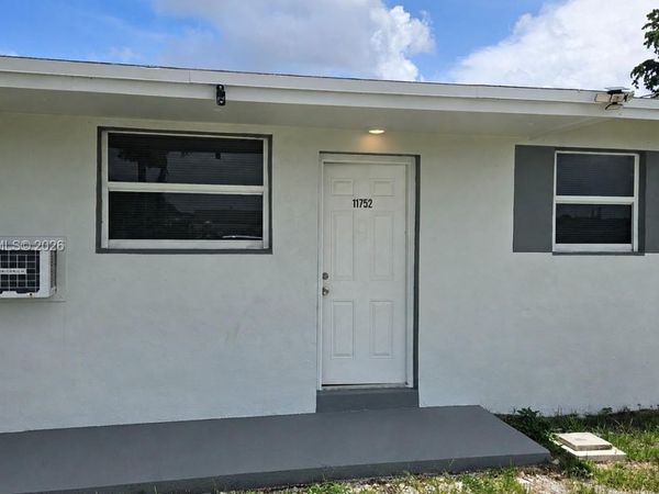 11752 SW 212th St , Miami, FL 33177