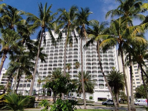 5401 Collins Ave , Unit 1110, Miami Beach, FL 33140