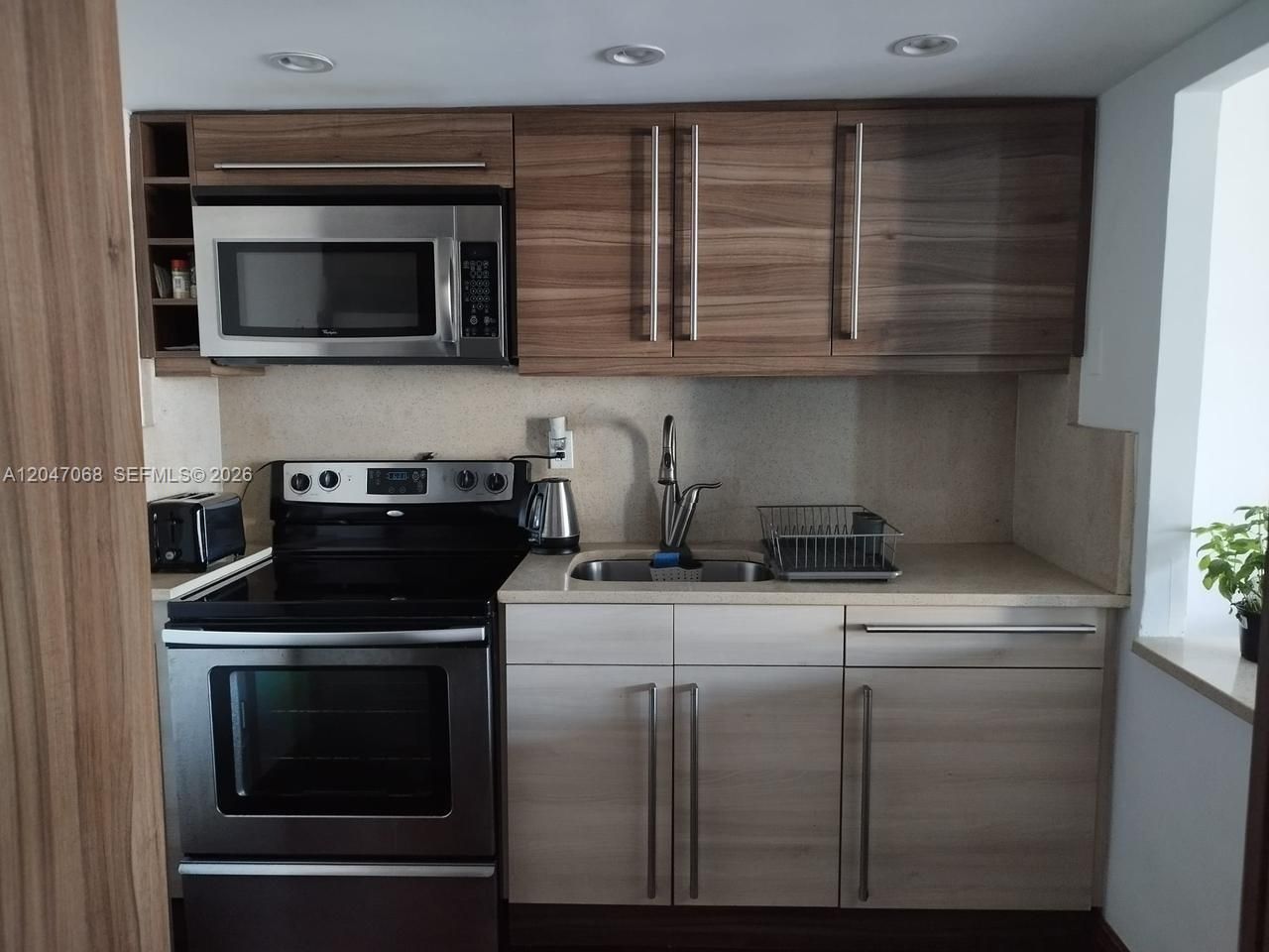 5401 Collins Ave, Unit 1110, Miami Beach, FL 33140 Photo