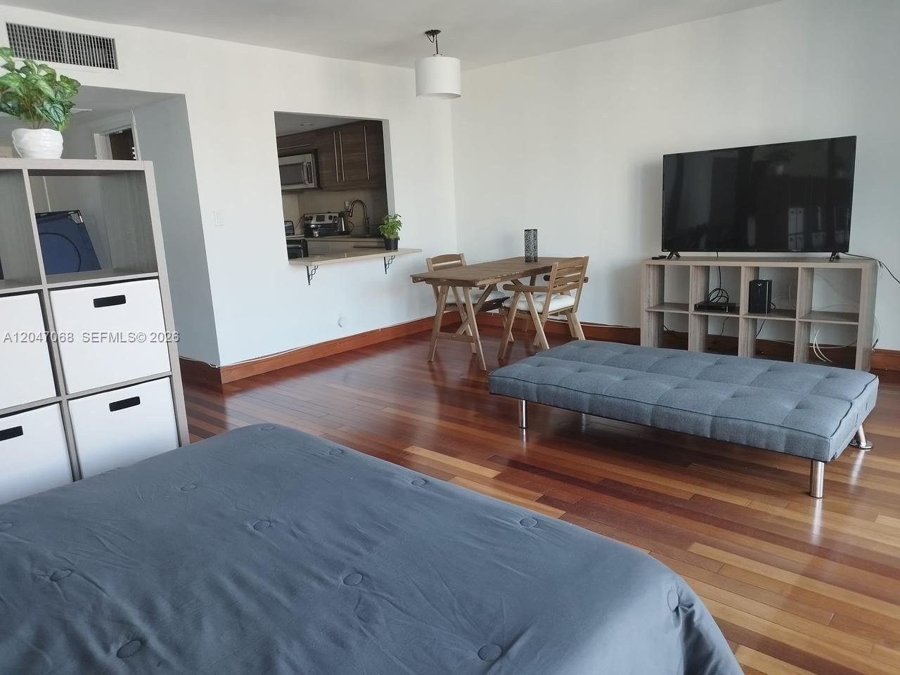 5401 Collins Ave, Unit 1110, Miami Beach, FL 33140 Photo