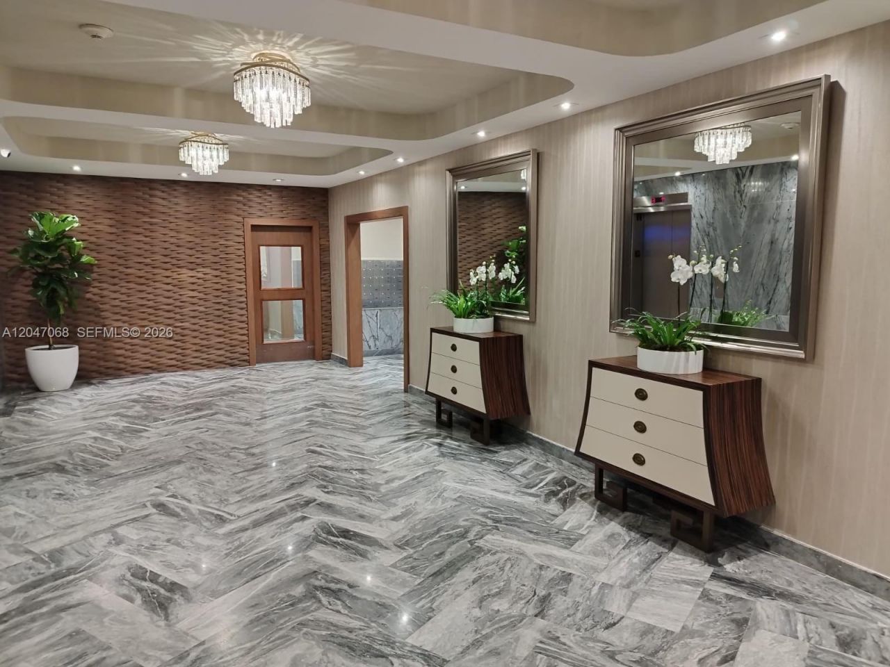 5401 Collins Ave, Unit 1110, Miami Beach, FL 33140 Photo