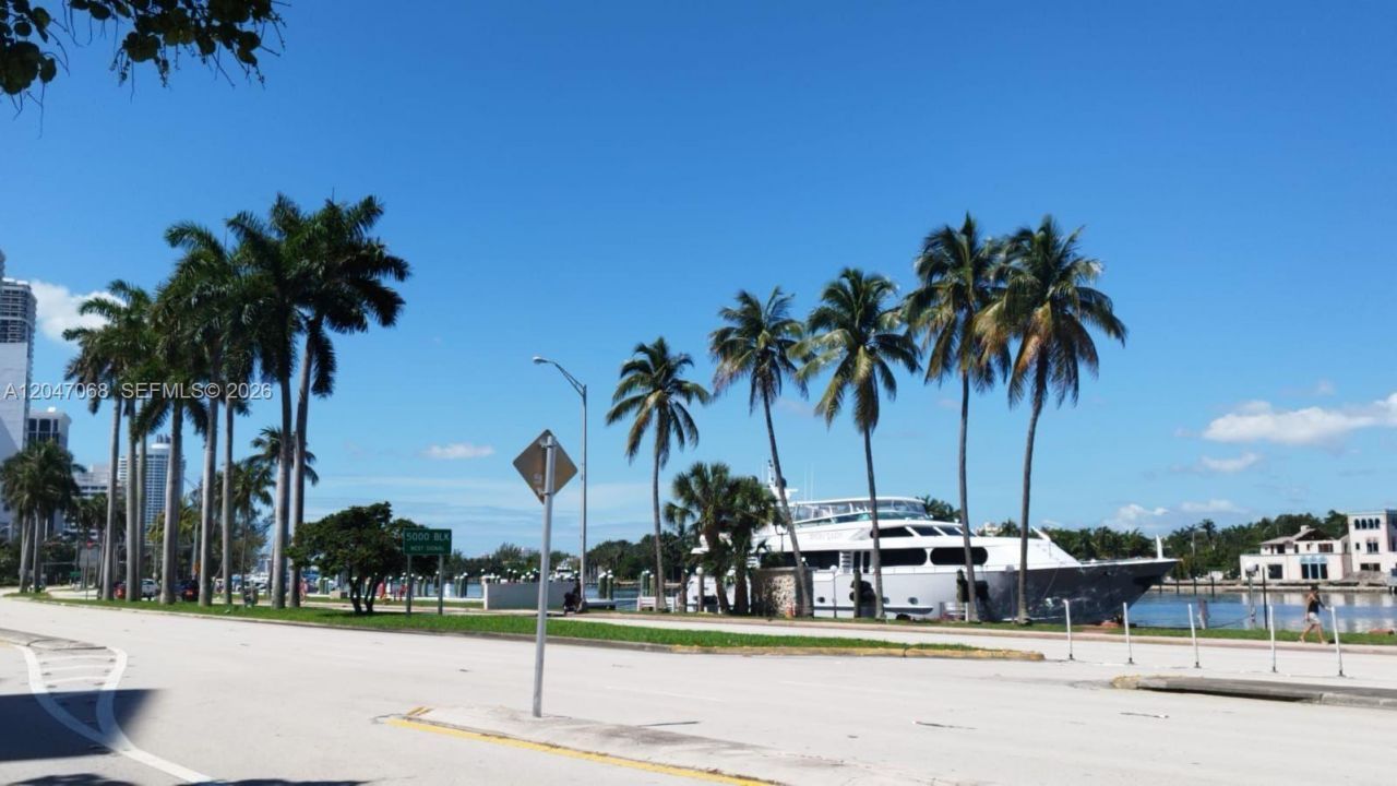 5401 Collins Ave, Unit 1110, Miami Beach, FL 33140 Photo