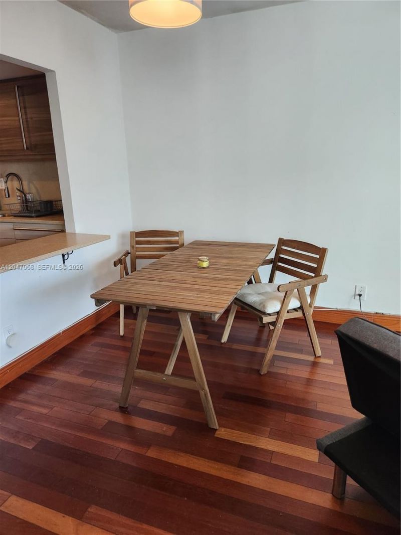 5401 Collins Ave, Unit 1110, Miami Beach, FL 33140 Photo