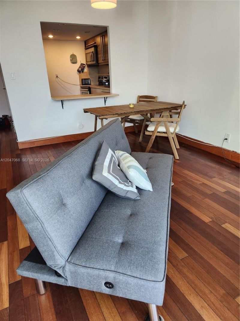 5401 Collins Ave, Unit 1110, Miami Beach, FL 33140 Photo