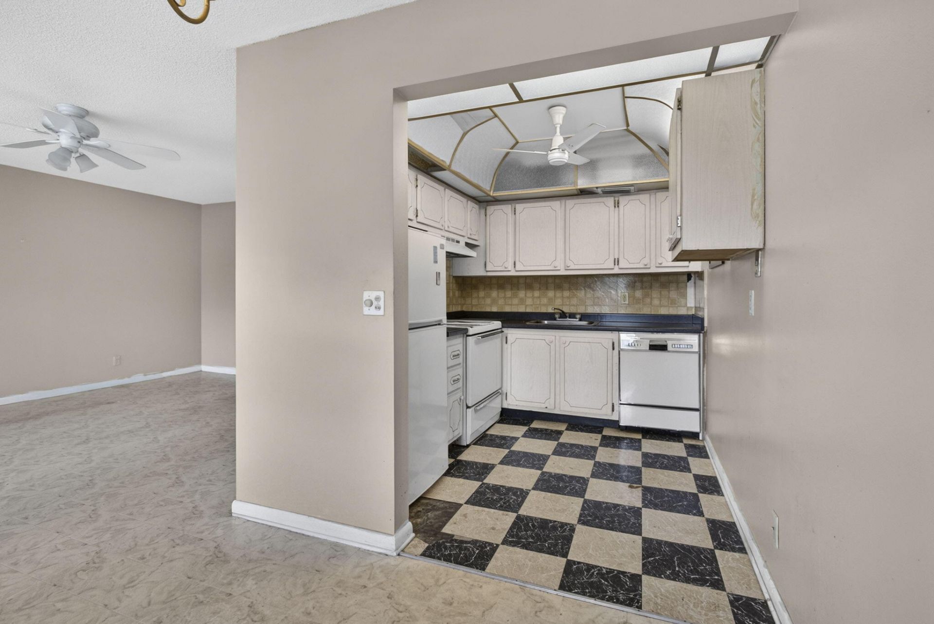 111 Sheffield E, West Palm Beach, FL 33417 Photo