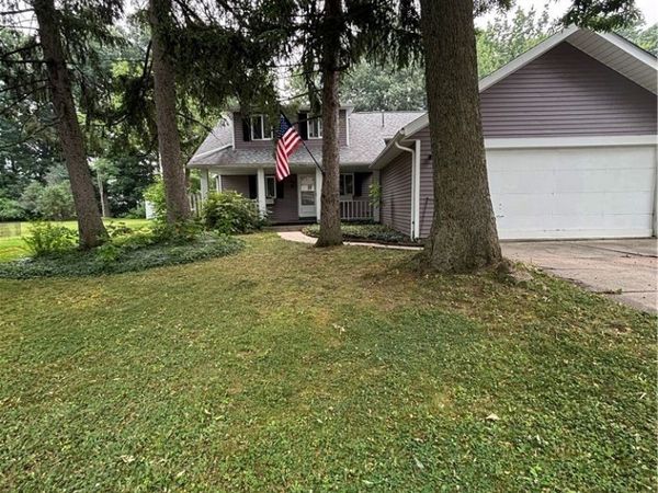 6380 Woodhawk Drive, Mayfield Heights, OH 44124