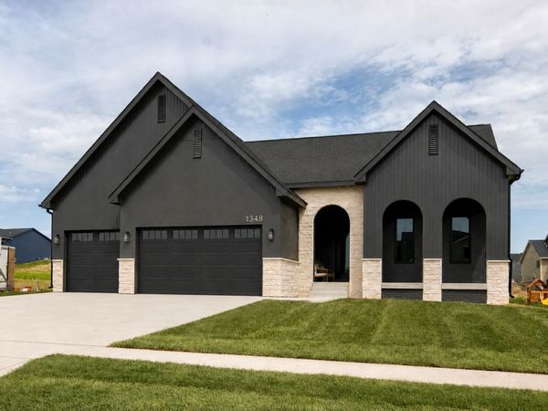 1348 S Auburn Place, West Des Moines, IA 50266