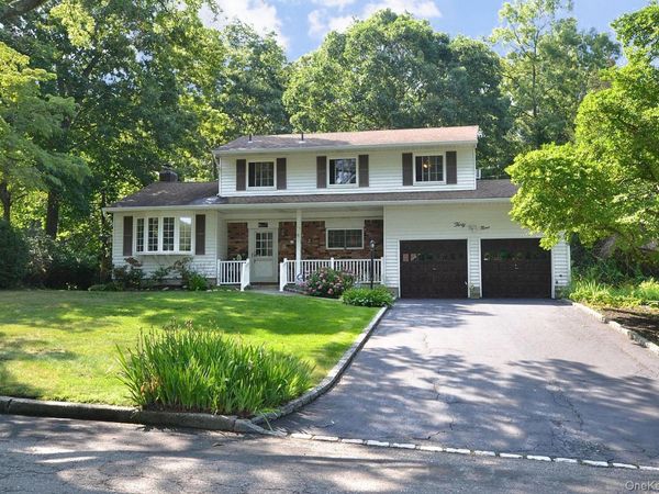 39 Sheryl Crescent , Smithtown, NY 11787