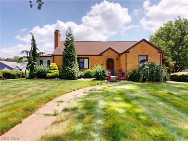2414 Lakeside Avenue NW, Canton, OH 44708