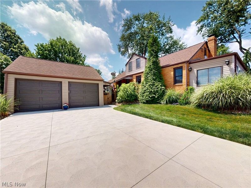 2414 Lakeside Avenue NW, Canton, OH 44708 Photo 2