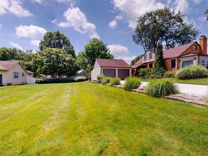 2414 Lakeside Avenue NW, Canton, OH 44708 Photo 3