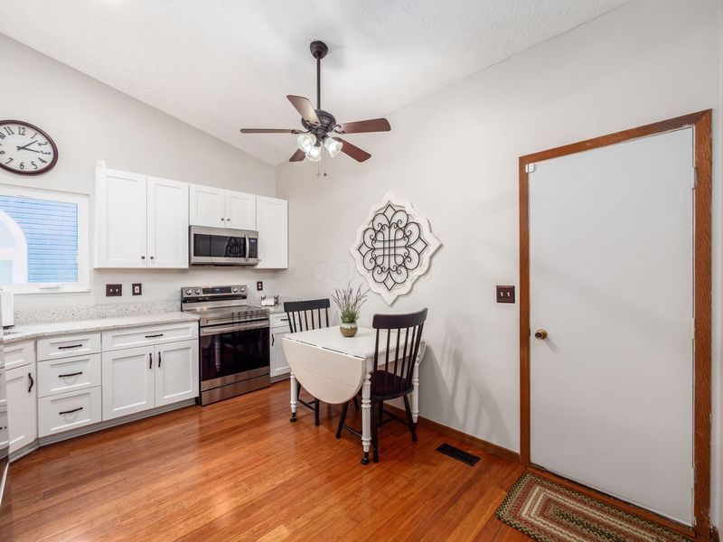 7899 Leaview Drive, Columbus, OH 43235 Photo 5