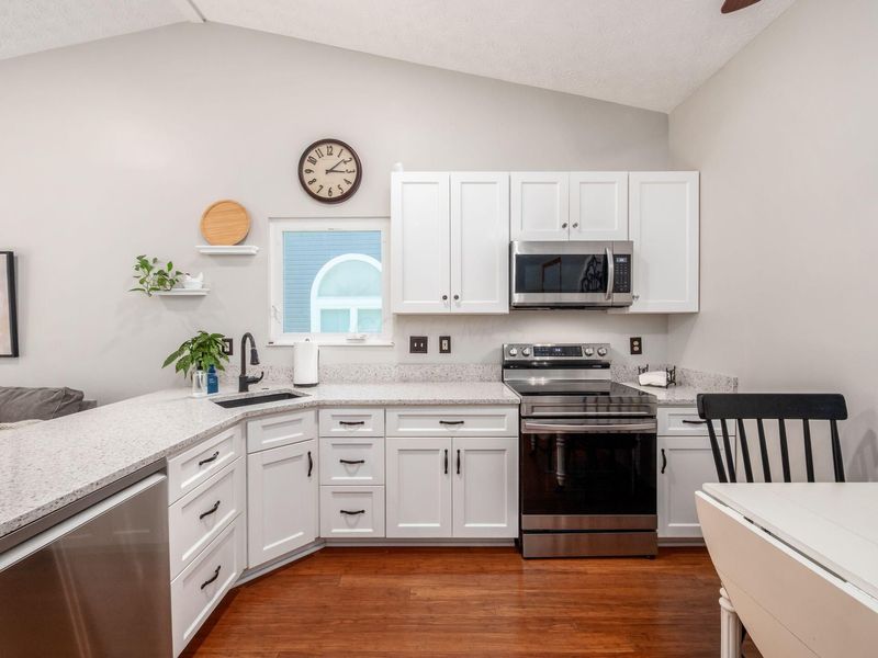 7899 Leaview Drive, Columbus, OH 43235 Photo 8