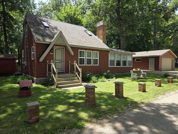 1609 Jackson Park Dr, Delavan, WI 53115